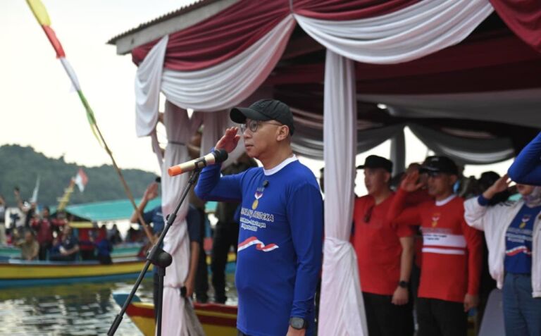 Perdana, Gubernur Rahmat Mirzani Jadi Inspektur Upacara Peringatan HUT ke-80 RI di Atas Laut