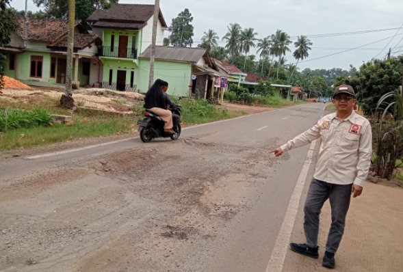 Yusnadi Sidak Perbaikan Jalan Provinsi di Lamtim